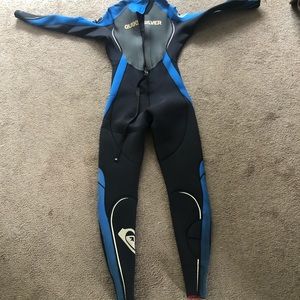 Full Size adult Quicksilver wet suit size M / 50